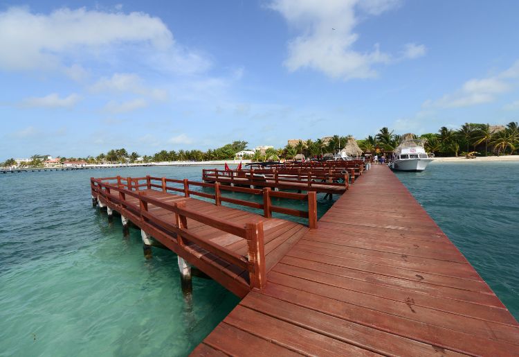 Endless Caribbean - Belize Travel Guide